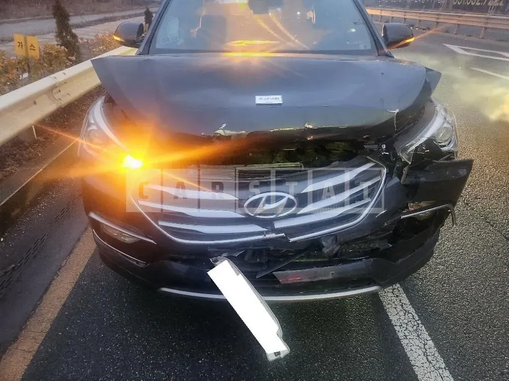 Photo 2 of 11: 2015 Hyundai Santa Fe, VIN KMHSW81UBGU620307 — Korean insurance auction