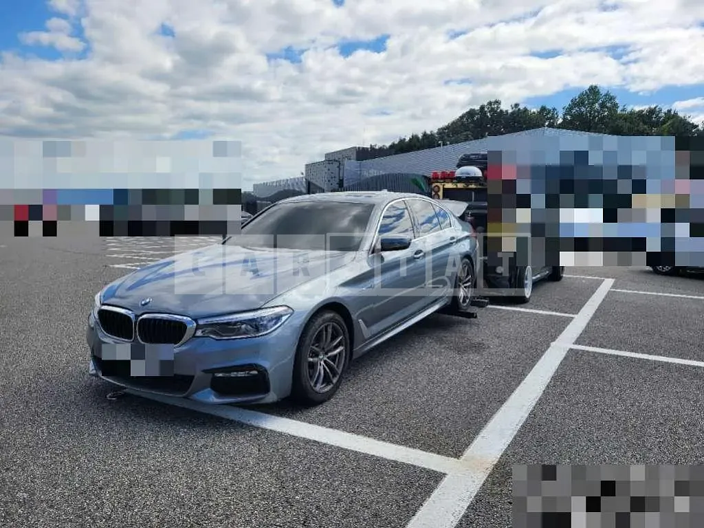 Photo 2 of 17: 2018 BMW 530i xDrive — Korean insurance auction