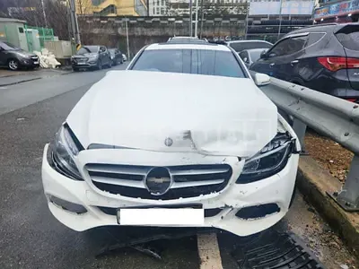 Photo 1 of 15: 2016 Mercedes-Benz C 200d, VIN WDDWF3HB5GF322050 — Korean insurance auction