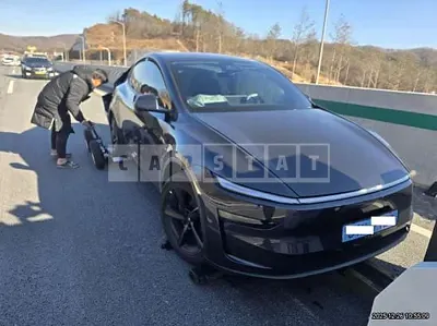Photo 1 of 29: 2025 Tesla Model Y RWD, VIN LRWYGCFJ2SC241086 — Korean insurance auction