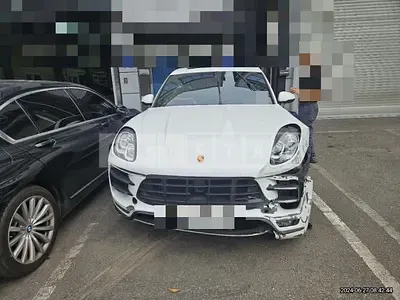 Photo 1 of 44: 2016 Porsche Macan Turbo — Korean insurance auction