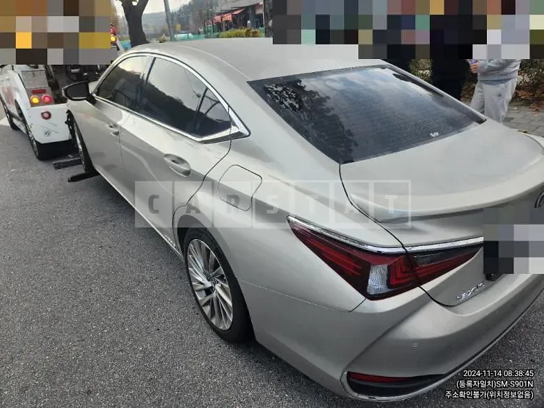 Photo 2 of 6: 2020 Lexus ES300h — Korean insurance auction