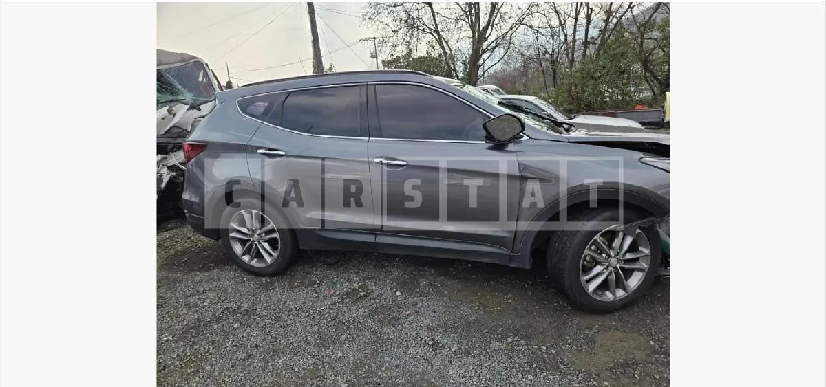 Photo 2 of 9: 2015 Hyundai Santa Fe DM — Korean insurance auction