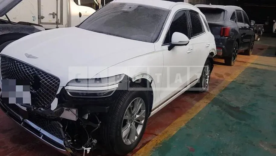 Photo 2 of 13: 2023 Genesis GV70 — Korean insurance auction