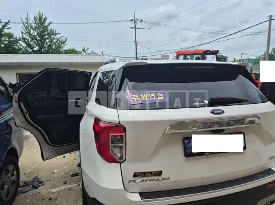 Photo 2 of 34: 2022 Ford Explorer 3.0 — Korean insurance auction