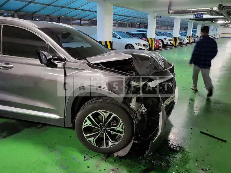 Photo 2 of 9: 2020 Hyundai Santa Fe, VIN KMHS381BBLU201216 — Korean insurance auction