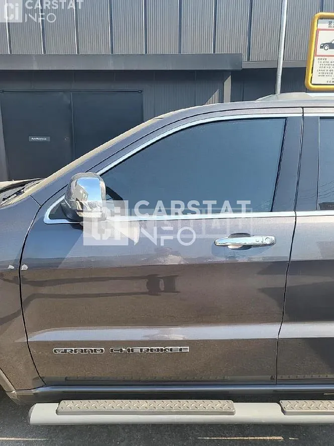 Photo 2 of 11: 2019 Jeep Grand Cherokee, VIN 1C4RJFCG8KC814978 — Korean insurance auction