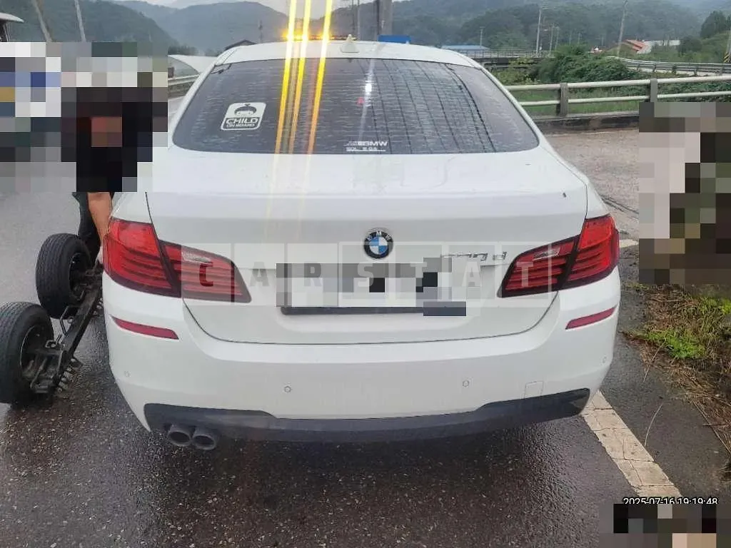 Photo 2 of 15: 2016 BMW 520d — Korean insurance auction