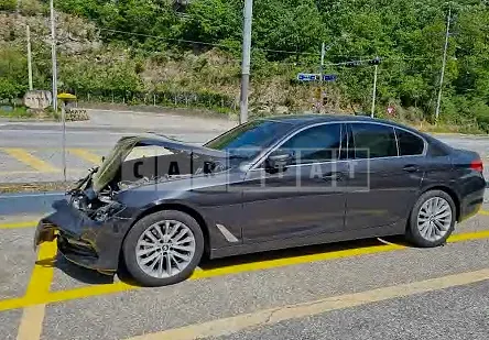 Photo 2 of 9: 2019 BMW 520d Luxury, VIN WBAJF3102KWW04519 — Korean insurance auction