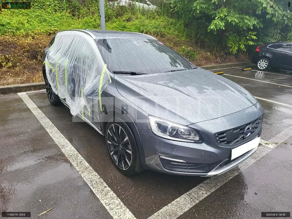 Photo 2 of 26: 2017 Volvo V60CCT5 AWD, VIN YV1FZ40MCH1039854 — Korean insurance auction