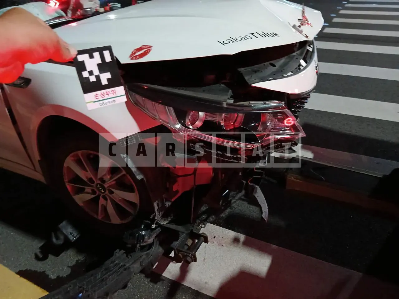 Photo 2 of 9: 2017 Kia K5, VIN KNAG541BBRA296569 — Korean insurance auction