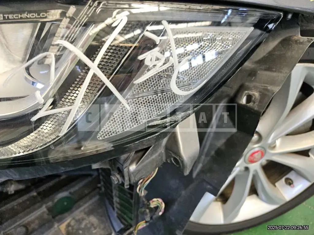 Photo 3 of 3: 2019 Jaguar (parts) XF Headlamp — Korean insurance auction