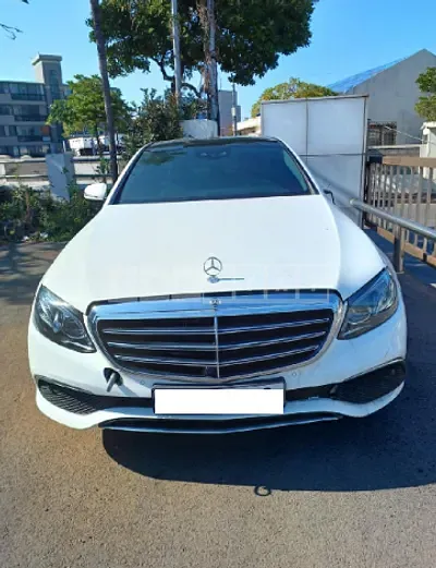 Photo 1 of 27: 2019 Mercedes-Benz E 300 4Matic, VIN WDDZF4KB5KA622737 — Korean insurance auction