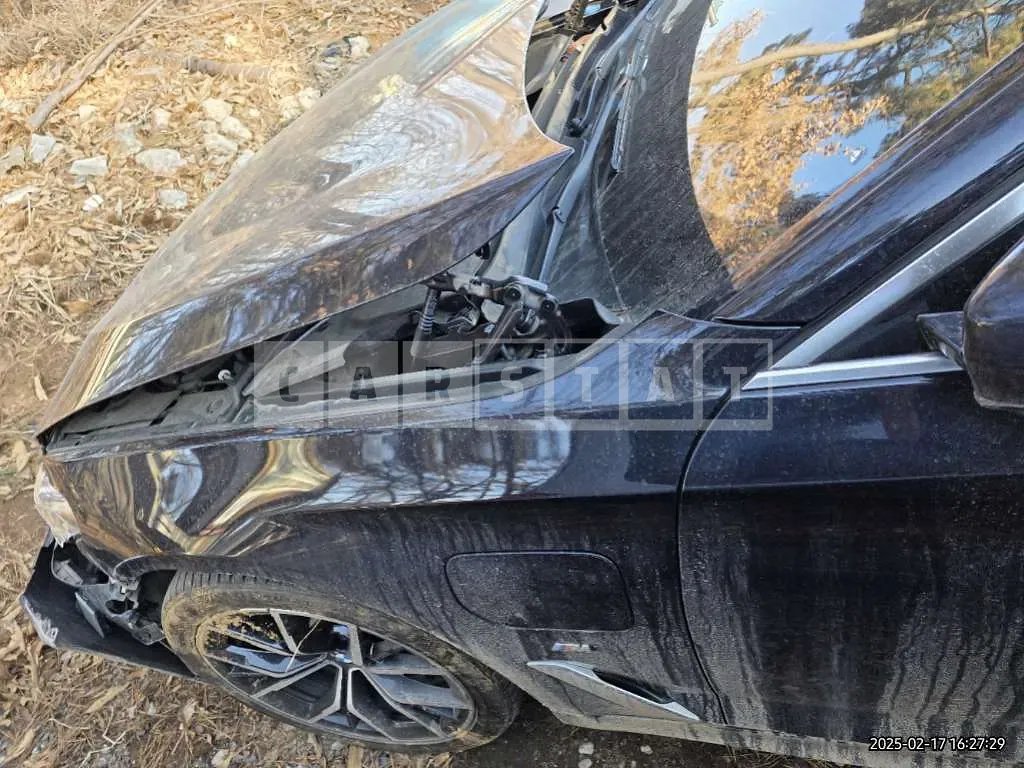 Photo 2 of 18: 2021 BMW 530e — Korean insurance auction