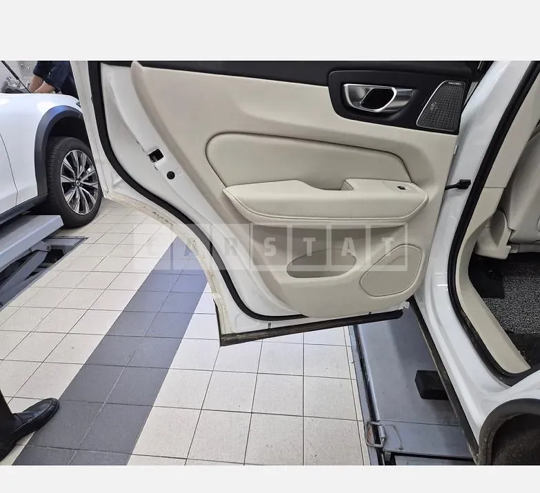 Photo 2 of 42: 2025 Volvo XC60B5 AWD — Korean insurance auction