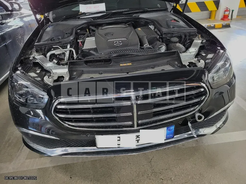 Photo 2 of 9: 2022 Mercedes-Benz E250, VIN W1KZF4FB1NB057699 — Korean insurance auction