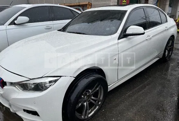 Photo 2 of 21: 2018 BMW 320i, VIN WBA8A9106JAE91768 — Korean insurance auction