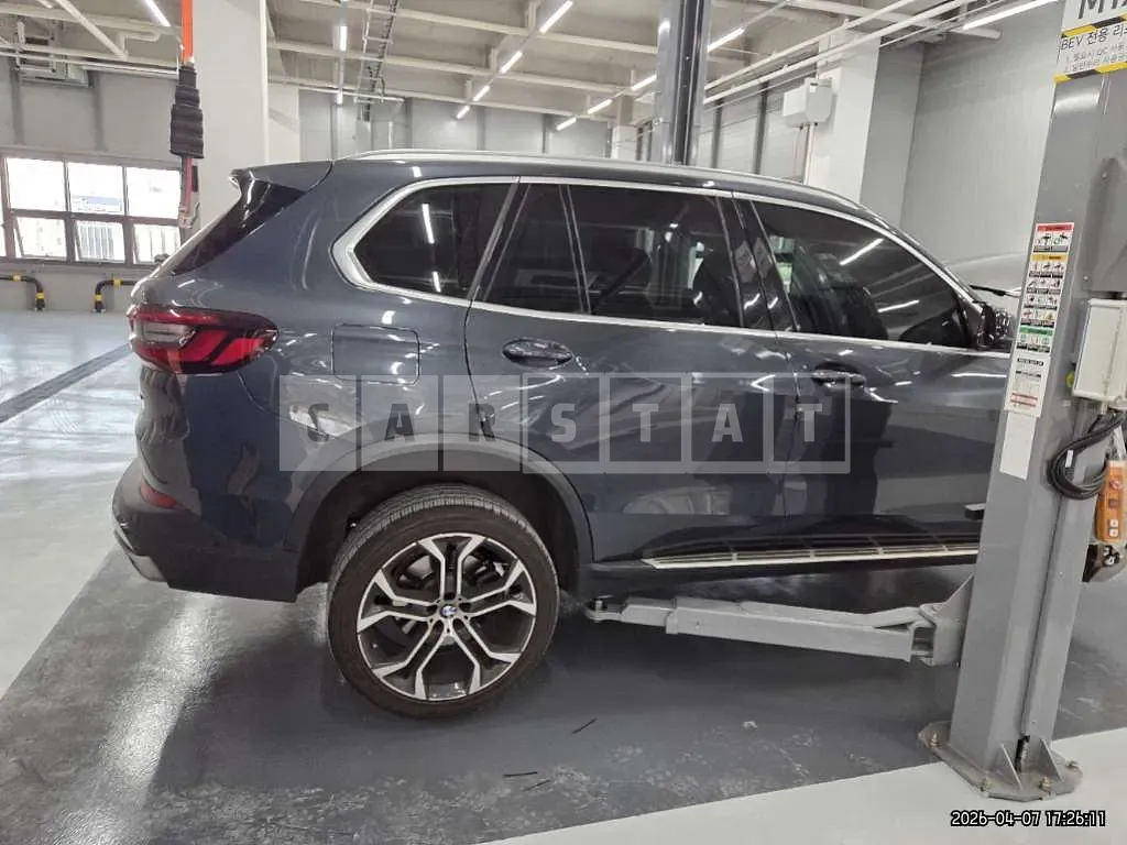 Photo 2 of 7: 2022 BMW X5 xDrive30d — Korean insurance auction