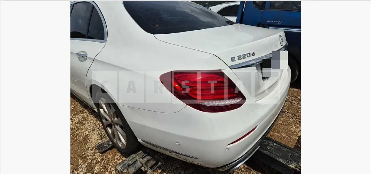 Photo 2 of 14: 2019 Mercedes-Benz E220 d 4Matic — Korean insurance auction