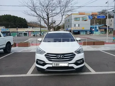 Photo 1 of 8: 2016 Hyundai Santa Fe, VIN KMHSU81UBGU654802 — Korean insurance auction