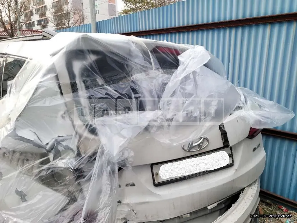 Photo 2 of 13: 2016 Hyundai Santa Fe, VIN KMHSW81UBGU569003 — Korean insurance auction