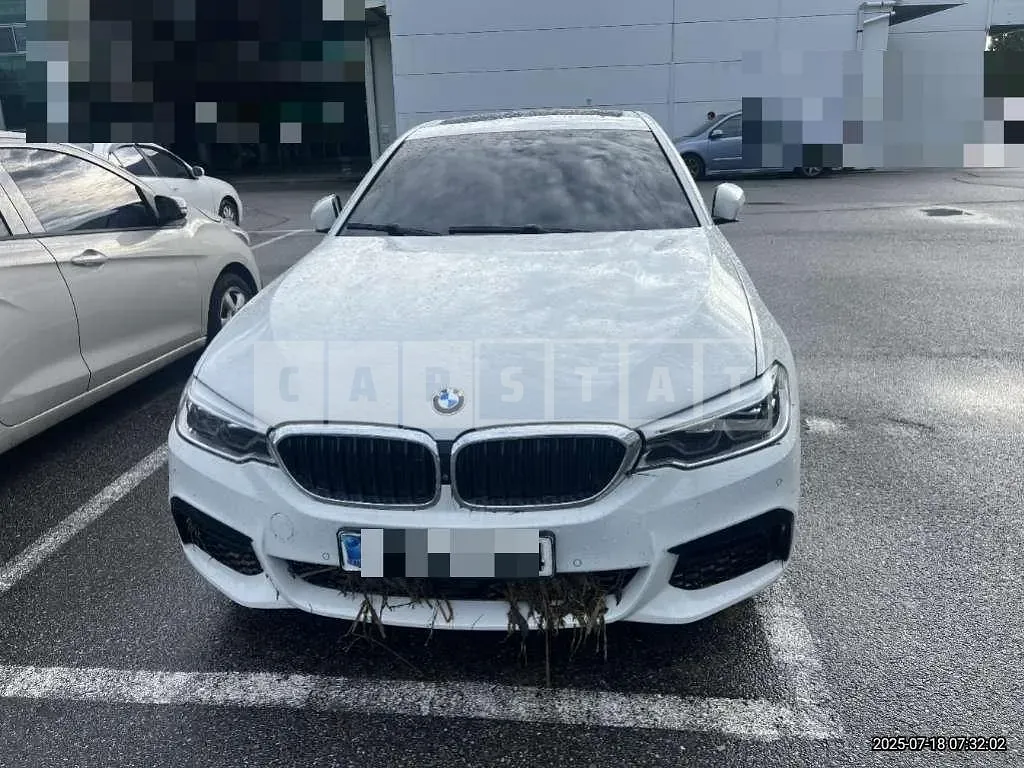Photo 2 of 27: 2020 BMW 530i M Sport Package — Korean insurance auction
