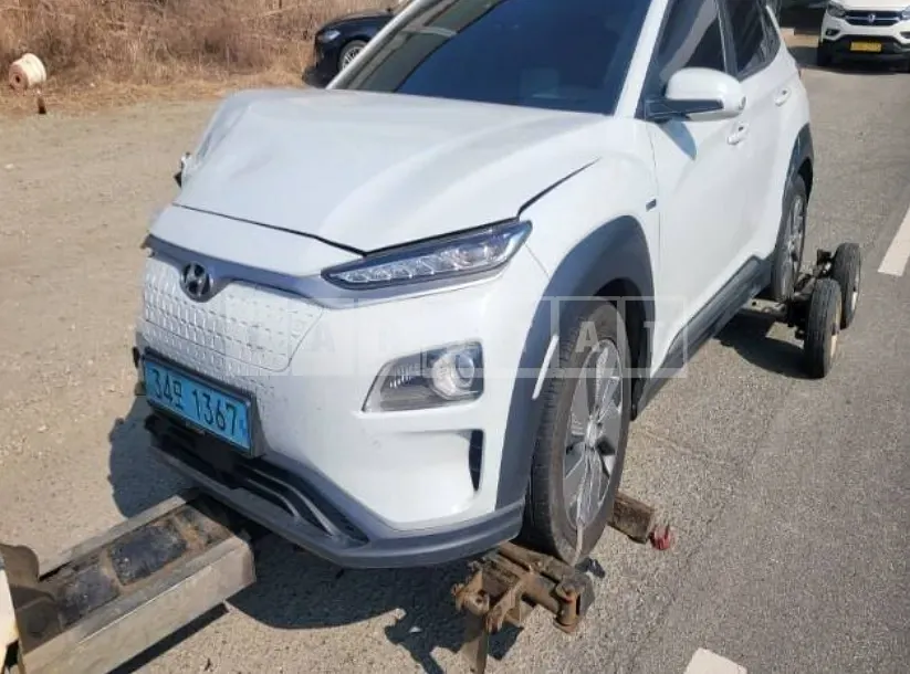 Photo 2 of 8: 2019 Hyundai Kona Electric, VIN KMHK381GFKU005387 — Korean insurance auction
