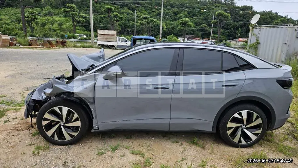 Photo 2 of 17: 2025 Volkswagen ID.5 Pro — Korean insurance auction