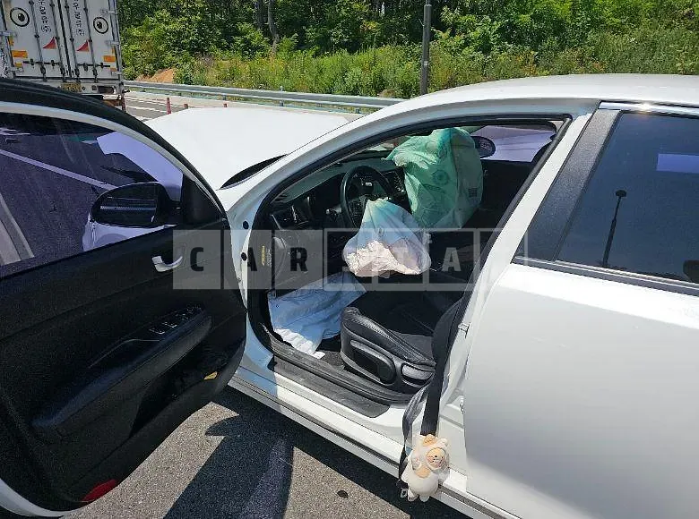 Photo 2 of 7: 2017 Kia K5 2.0(LPI) — Korean insurance auction