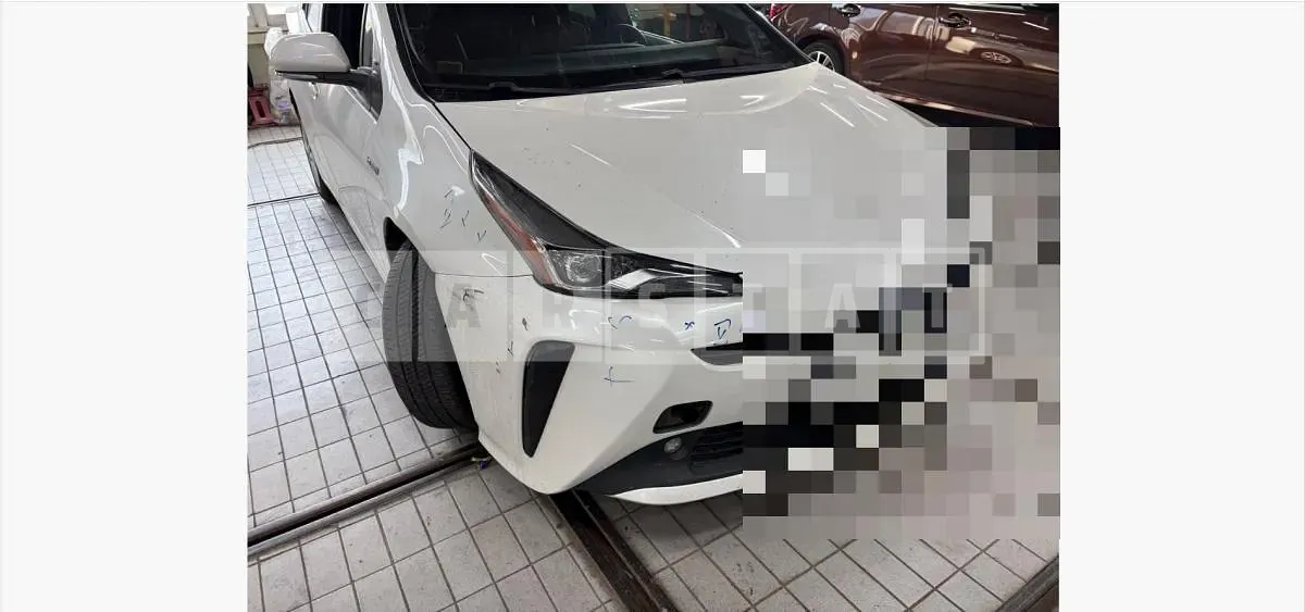 Photo 2 of 4: 2019 Toyota (parts) Prius R Headlamp — Korean insurance auction