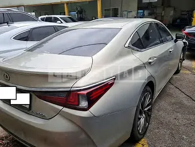 Photo 1 of 12: 2019 Lexus ES300h, VIN JTHB21B1XK2009227 — Korean insurance auction