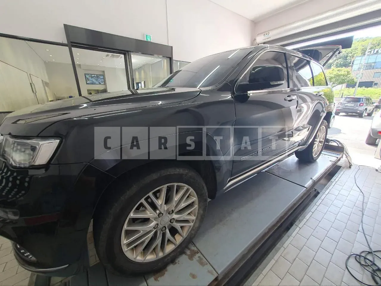 Photo 2 of 12: 2018 Jeep Zip Grand Cherokee, VIN 1C4RJFJM0JC164261 — Korean insurance auction