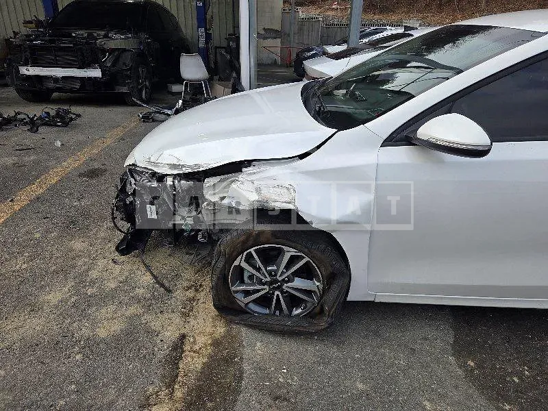 Photo 2 of 15: 2022 Kia Kz — Korean insurance auction