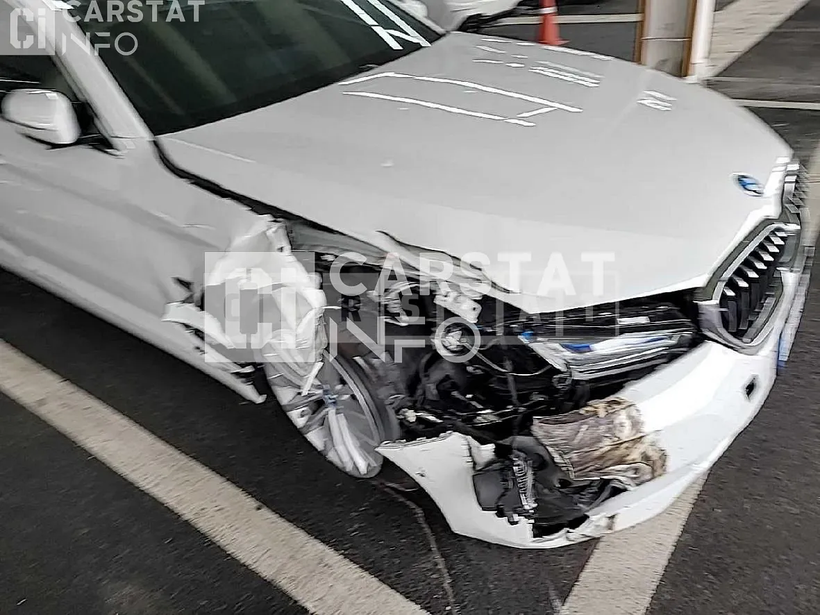 Photo 2 of 22: 2022 BMW 530e, VIN WBA51AG0XNCJ21300 — Korean insurance auction