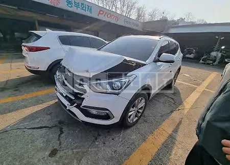 Photo 2 of 32: 2018 Hyundai Santa Fe, VIN KMHSW81UBJU834628 — Korean insurance auction