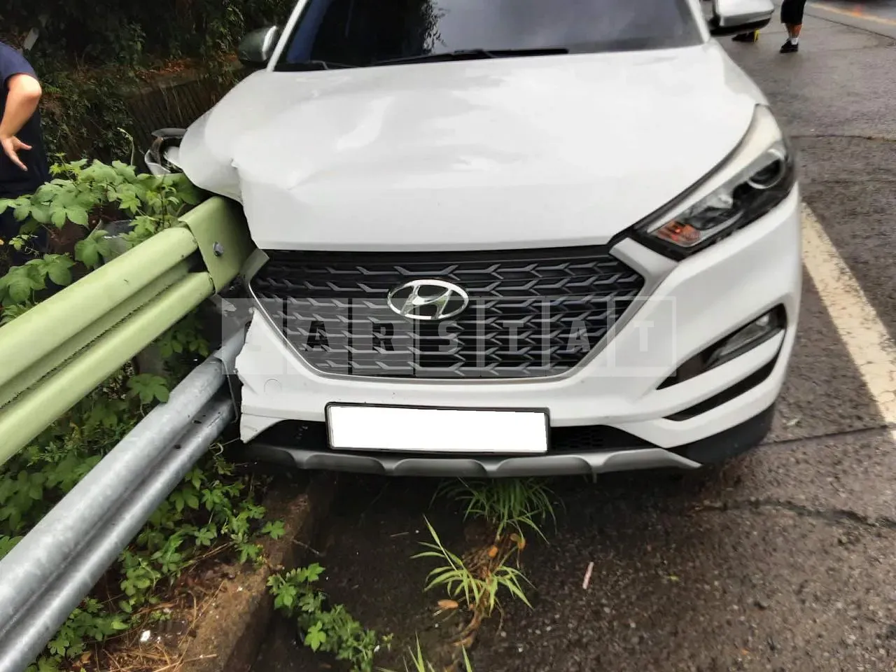 Photo 2 of 8: 2016 Hyundai Tucson, VIN KMHJ3815GHU352481 — Korean insurance auction