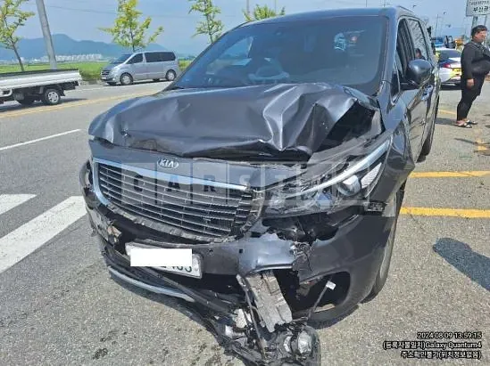 Photo 2 of 16: 2018 Kia Carnival, VIN KNAMC81ABJS364491 — Korean insurance auction