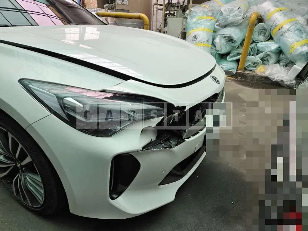 Photo 2 of 4: 2018 Kia (parts) Stinger 2.0 Headlamp — Korean insurance auction