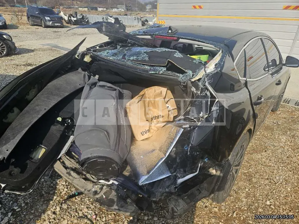 Photo 2 of 11: 2017 Kia K7 — Korean insurance auction