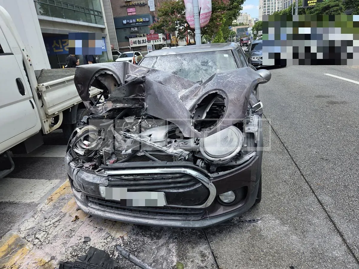 Photo 2 of 8: 2017 MINI Cooper Clubman — Korean insurance auction