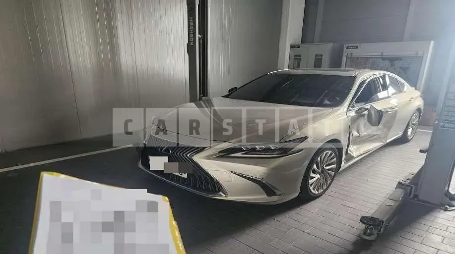 Photo 2 of 16: 2019 Lexus ES300h — Korean insurance auction