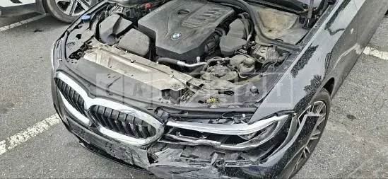 Photo 2 of 31: 2021 BMW 320i — Korean insurance auction