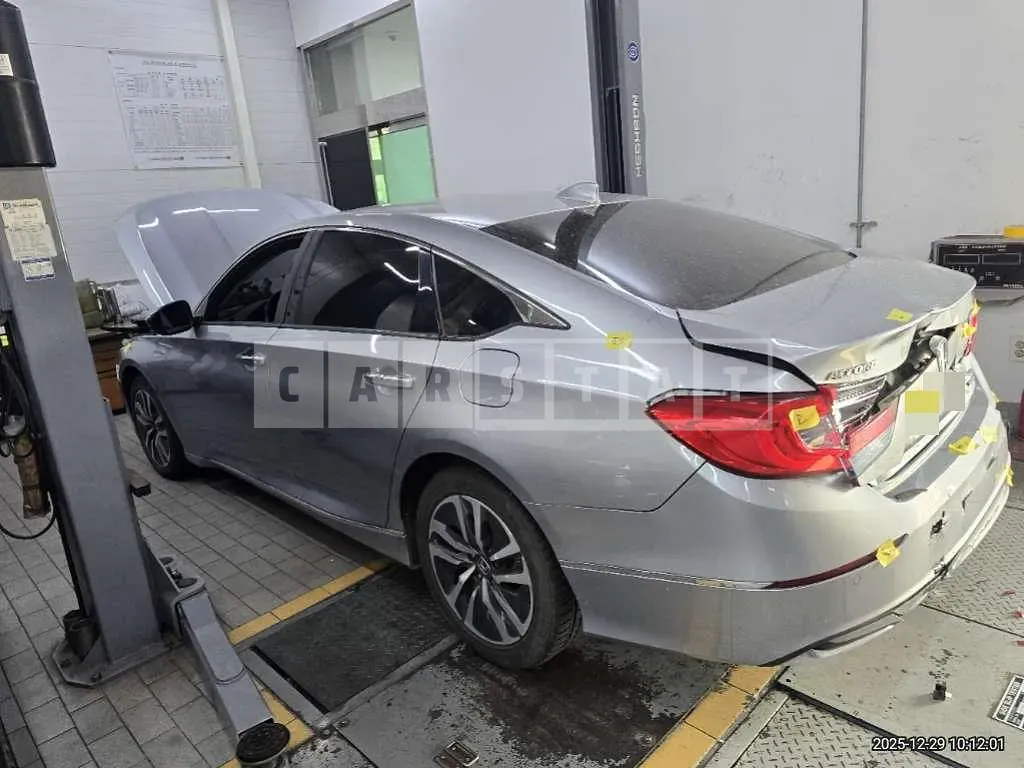 Photo 2 of 30: 2018 Honda Accord Hybrid — Korean insurance auction