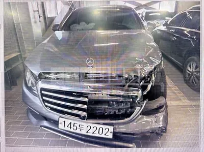 Photo 1 of 36: 2019 Mercedes-Benz E 300 4Matic, VIN WDDZF4KB4KA682864 — Korean insurance auction