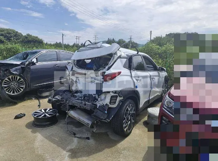 Photo 2 of 7: 2020 Hyundai Kona Hybrid — Korean insurance auction