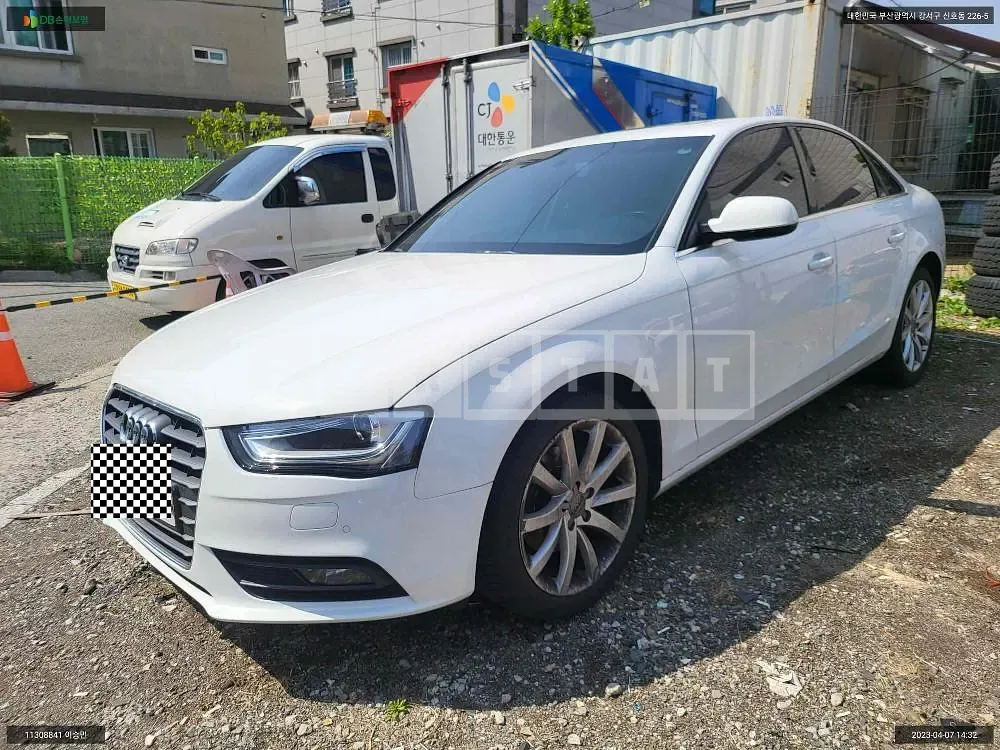 Photo 2 of 10: 2015 BMW Audi /A4 30 TDI, VIN WBA3D3108DF892953 — Korean insurance auction