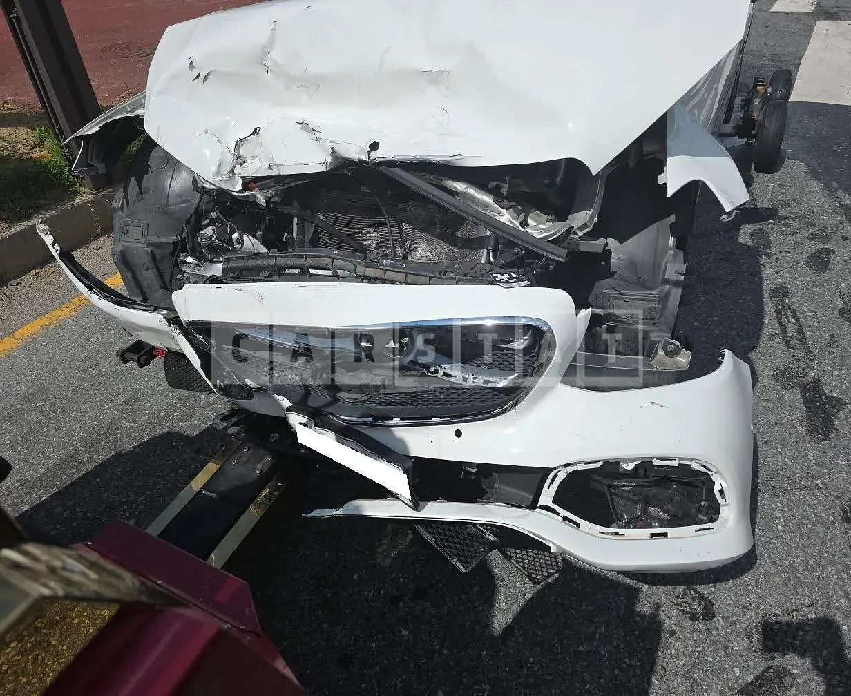 Photo 2 of 15: 2019 Mercedes-Benz E300 4Matic, VIN WDDZF4KB6KA668464 — Korean insurance auction