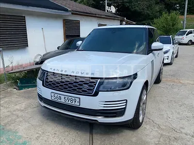 Photo 1 of 32: 2018 Land Rover Range Rover 4.4d, VIN SALGA2BJ7JA395070 — Korean insurance auction