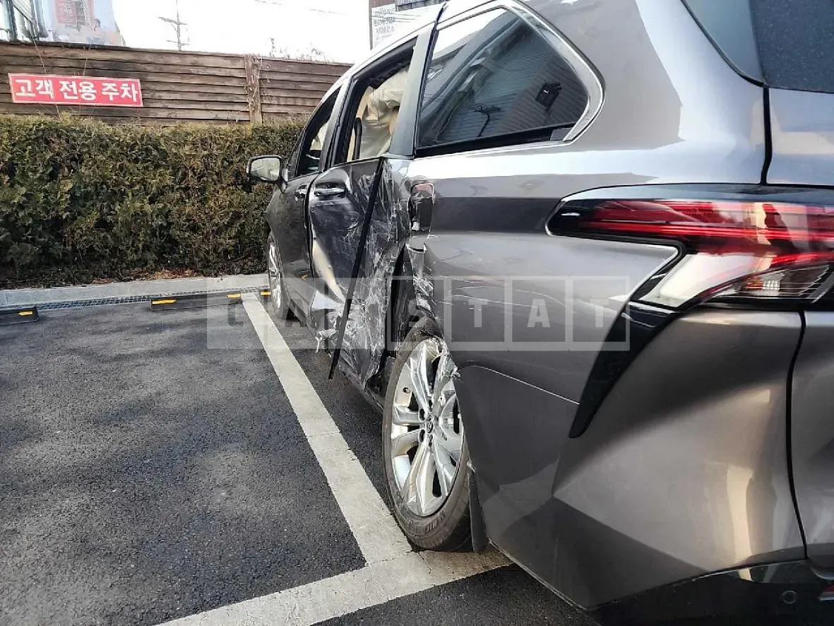 Photo 2 of 10: 2022 Toyota Siena Hybrid 2WD, VIN 5TDGRKEC5NS102644 — Korean insurance auction