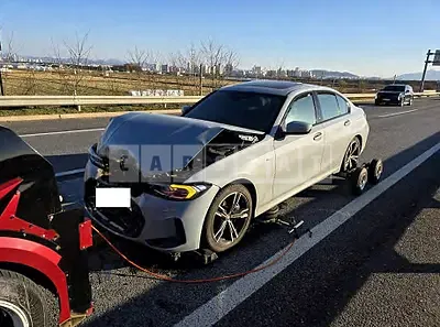 Photo 1 of 20: 2023 BMW 320i — Korean insurance auction